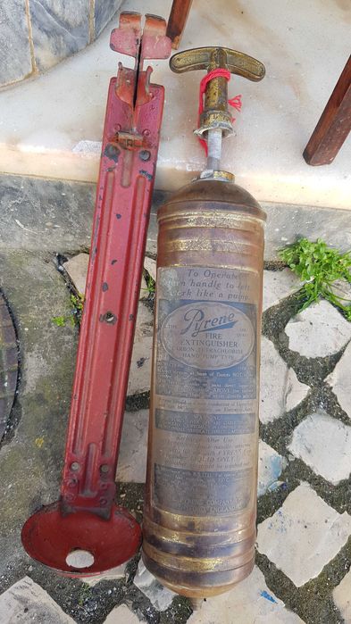 Extintor PYRENE em latão 1957 Vintage