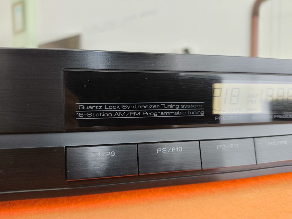 Yamaha AM/FM stereo Tuner TX -300