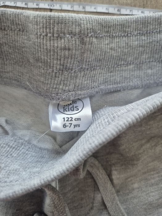 Nowe spodnie dresowe dziecięce, Pepco, szare, r 122