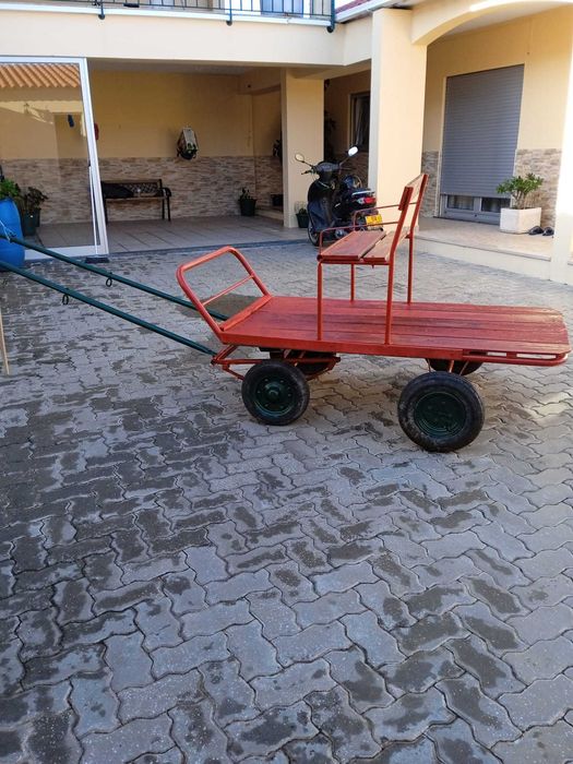 Vendo carroça de 4 rodas