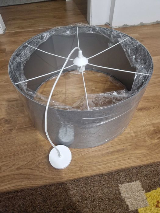 Nowa lampa z abażurem Kamelia