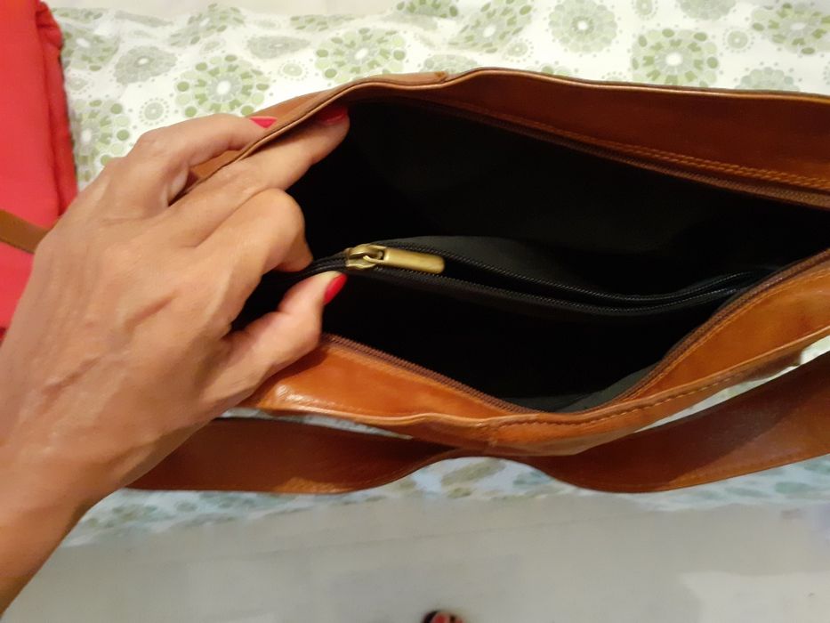 Mala em pele, castanho-caramelo