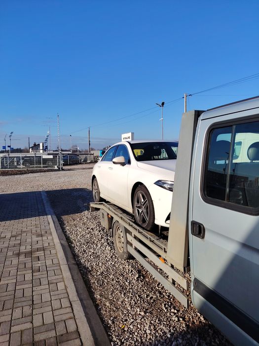 Autolaweta transport towaru / samochodów