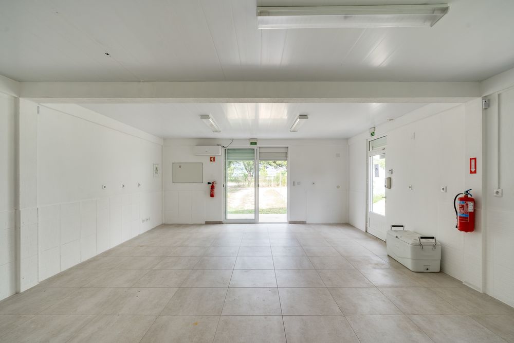 Quinta para eventos - piscina de agua salgada e salão climatizado.