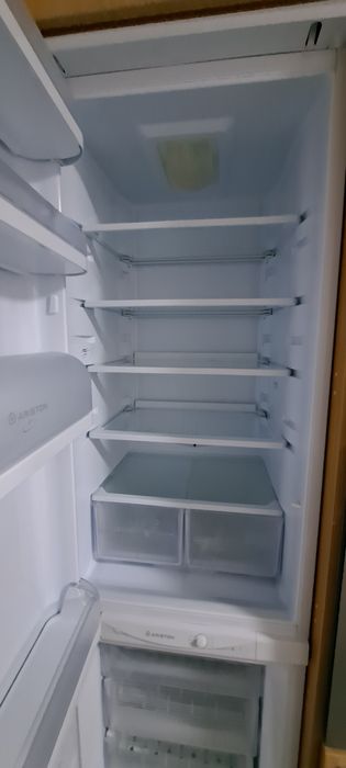 Combinado ariston encastre