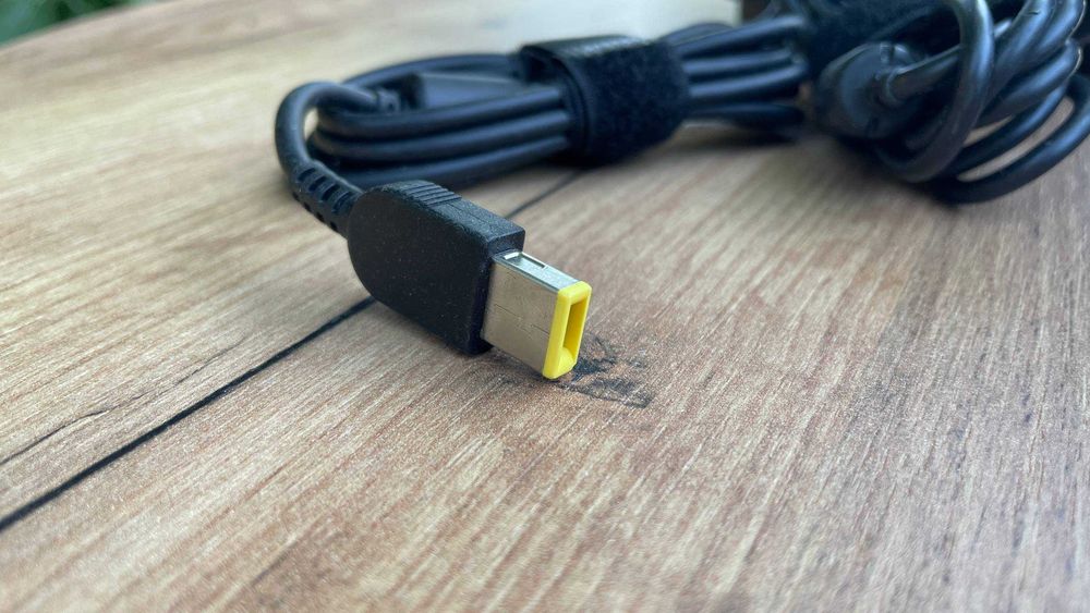 Блоки живлення Леново  ОПТ Lenovo USB + Pin Square Yellow 135W 20V-6.75A ОПТ