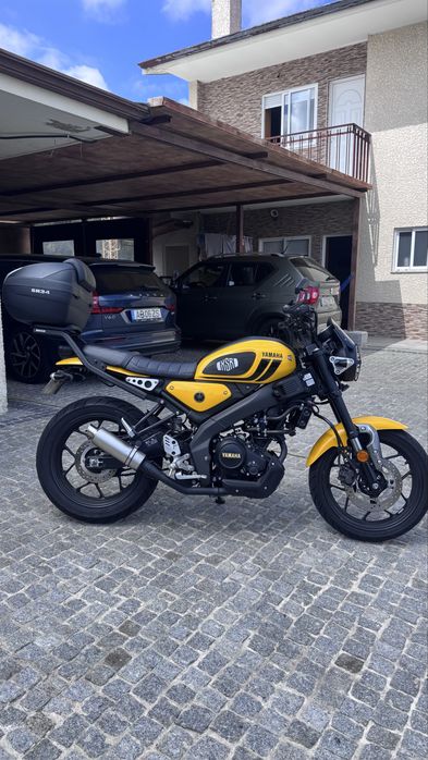 Yamaha XSR 125 amarela