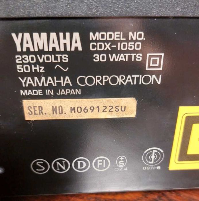CD-програвач Yamaha CDX-1050