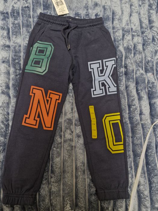 Штаны, реглан, носки.