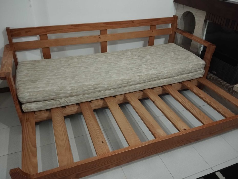 Sofá Cama em Madeira Maciça