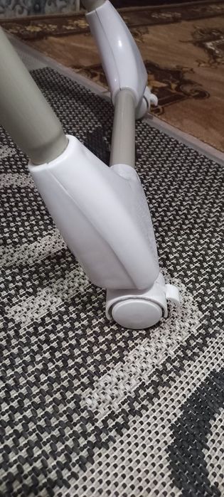 Стілець для годування