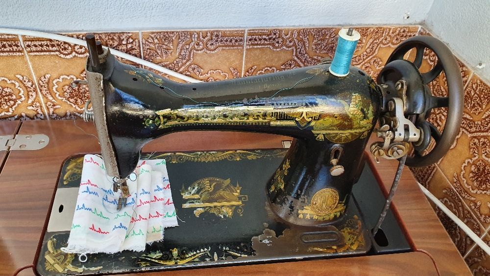 Maquina singer a funcionar