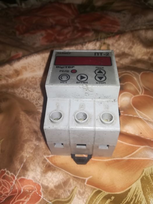 Продам. Реле времени Digitop 3кв. 220в 230вПТ2.