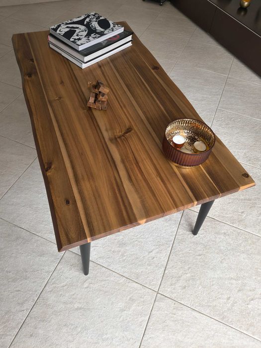 Mesa de centro em madeira maciça - Impecável, como nova