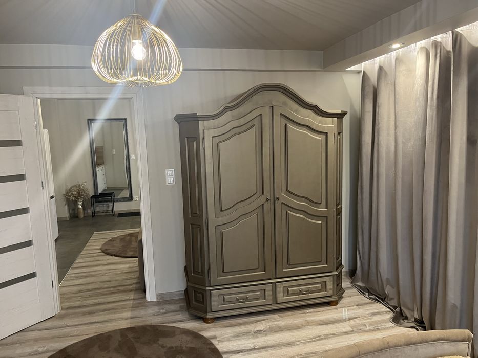 Arkadia blisko jeziora i lasu