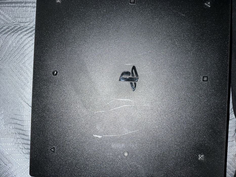 PlayStation 4 pro та PlayStation 4 slim