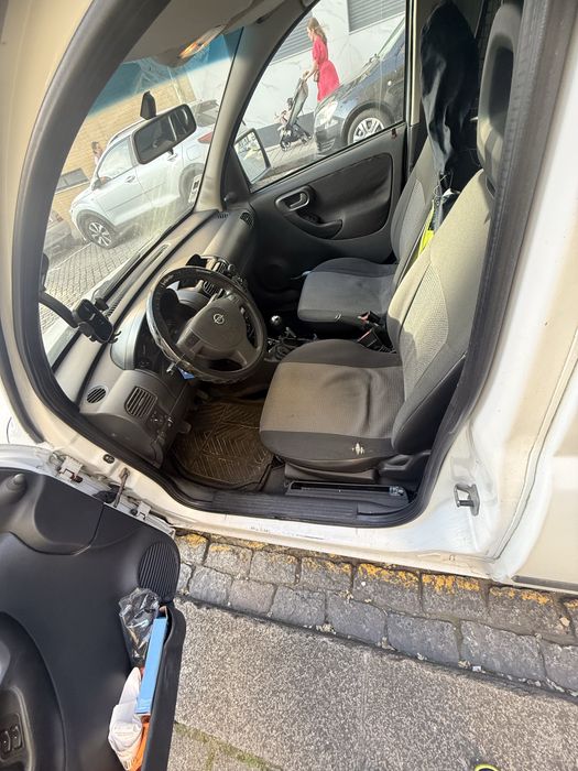 Opel combo 2002 em boas condicoes