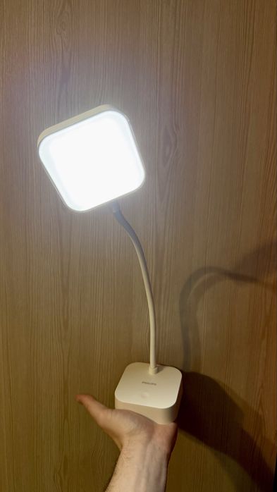 Настільна лампа з акумулятором Philips Led Reading Desk Lamp Rock 5W 5000K 1800mAh