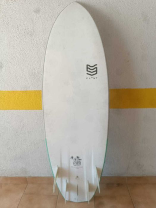 Prancha Firewire Omni 5'2 (24L) + Prancha Flowt Marshmellows 5'6 (31L)