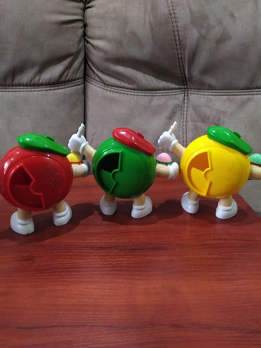 Іграшки фігурки M&ms диспенсер,вентилятор  на батар працює справний