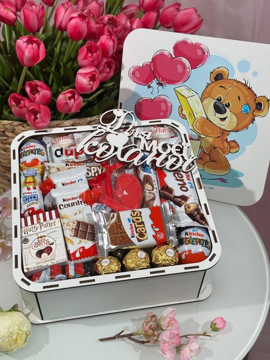 Солодкий подарунок до 8 березня — бокс з Kinder, Raffaello, Ferrero