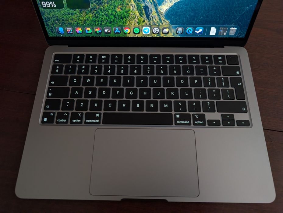 MacBook Air M2 8/256 GB jak nowy!