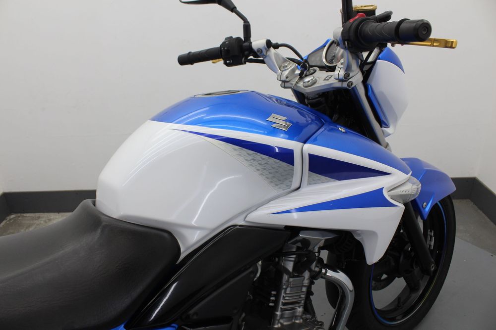 Suzuki GSR 250 (2 циліндра, інжектор)