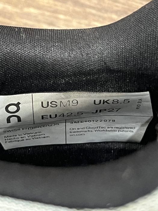Кроссовки on cloudmonsterразмер 42 27