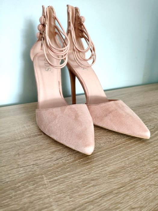 Szpilki pudrowy róż zamszowe 37