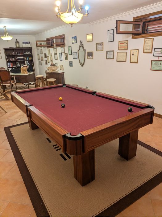 Mesa bilhar/snooker com tacos em muito bom estado