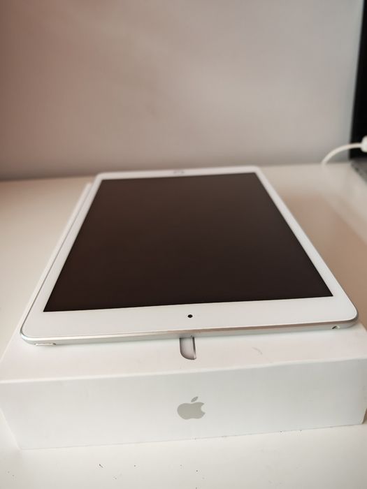 Tablet APPLE iPad 10.2" 8 gen. 32 GB Wi-Fi Srebrny