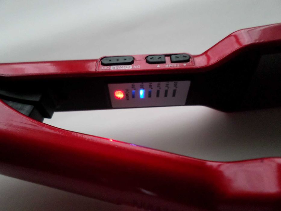 Выпрямитель для волос AURORA AU 272 .