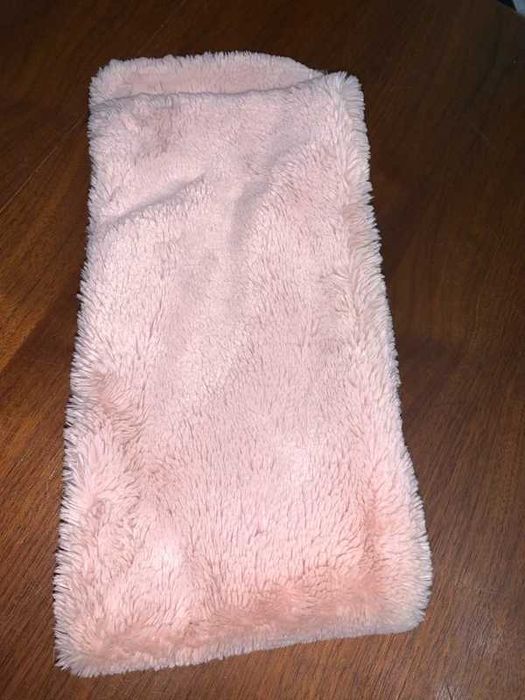 Ciepły różowy szal