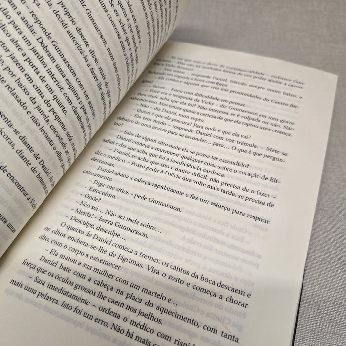 Livro "A Vidente" de Lars Kepler