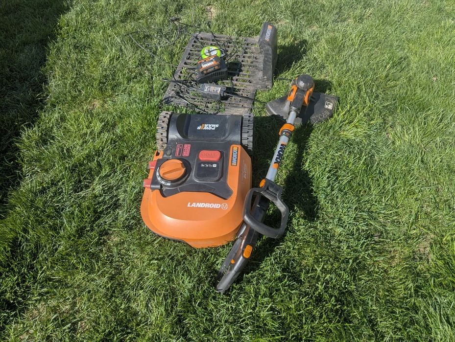 Robot Worx M500 (WR141E) + podkaszarka + ładowarka, kabel, kołki