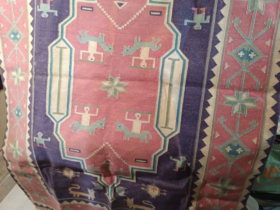 Vendo um tapete de bom estado para a sala