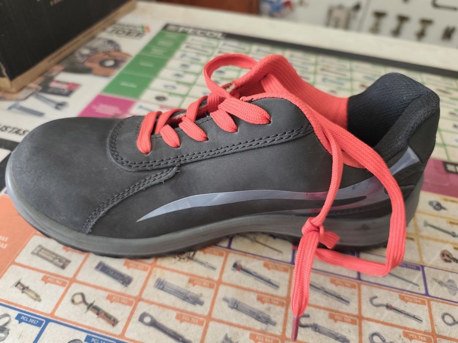 Sapatos e botas segurança novos