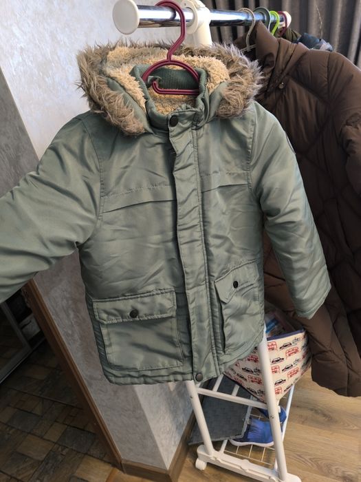 Тепла куртка в ідеальному стані