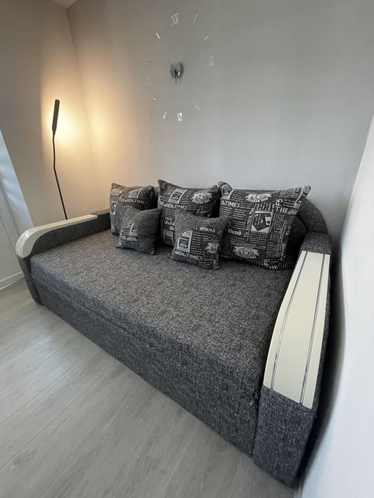 Розкладний диван у гарному стані, самовивіз