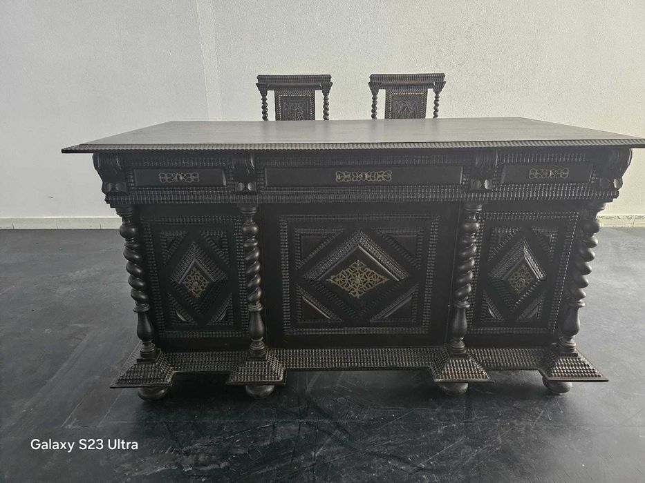 Secretária completa de Advogado com 2 cadeiras e estante.