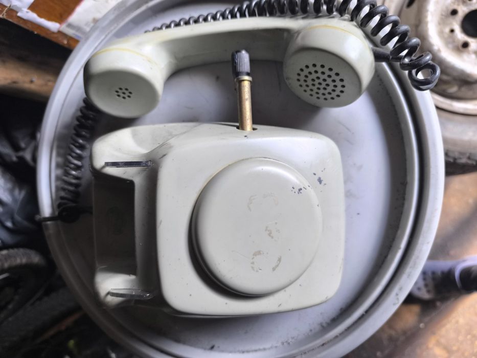 Stary Telefon PRL Telkom RWT MB-73 z Korbką (1986) Kolekcjonerski