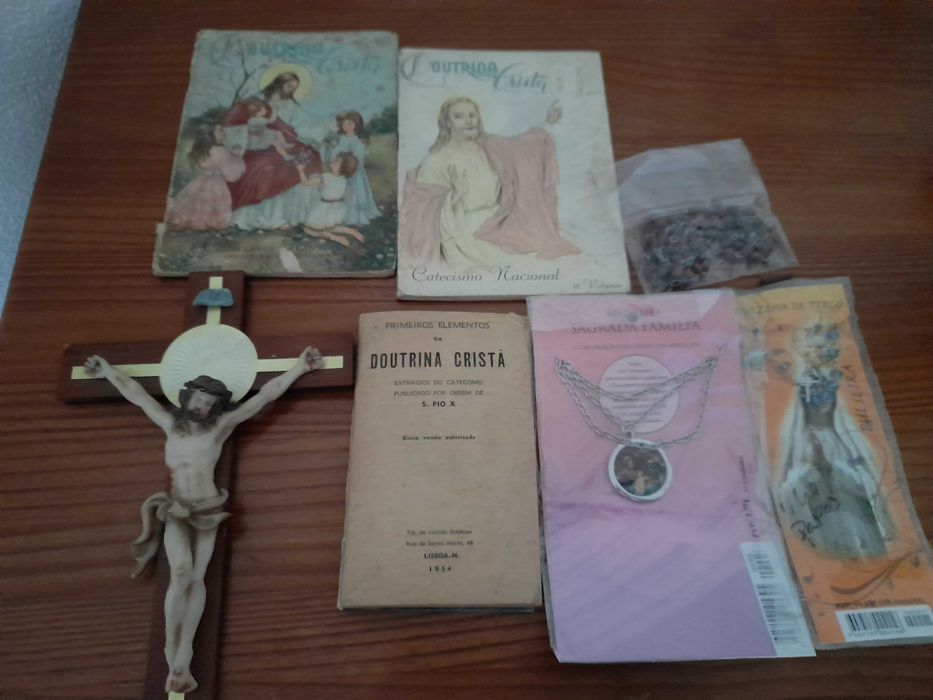 Livro Bíblia Sagrada +  terços