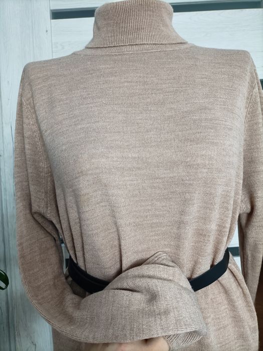 Sweterek sukienka sweterkowa na jesień zimę golf beżowa długi rękaw