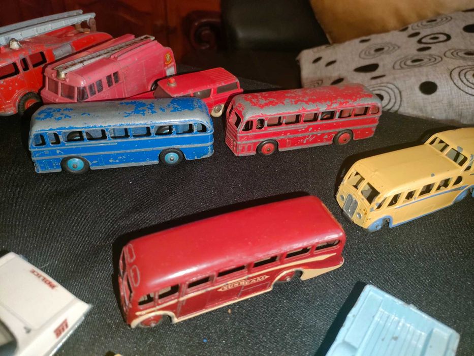 Autocarros Dinkys e Corgi