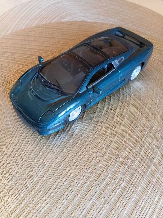 Ягуар XJ220 масштаб 1:24 Maisto