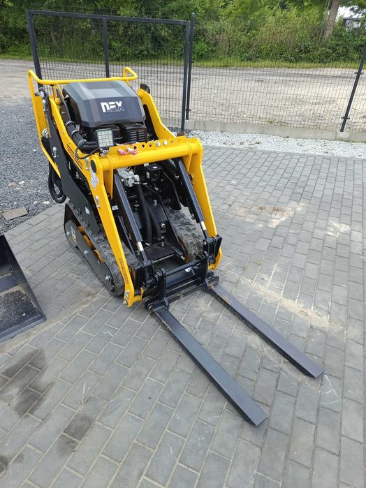 Mini ładowarka gąsienicowa MULTI Moc silnika: 8,5 KM / 6,3 kW 306cm3