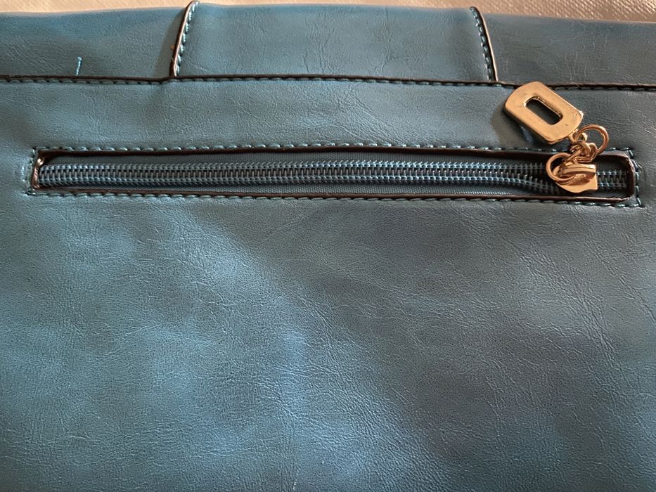 Mala pochette azul com alça e bolso