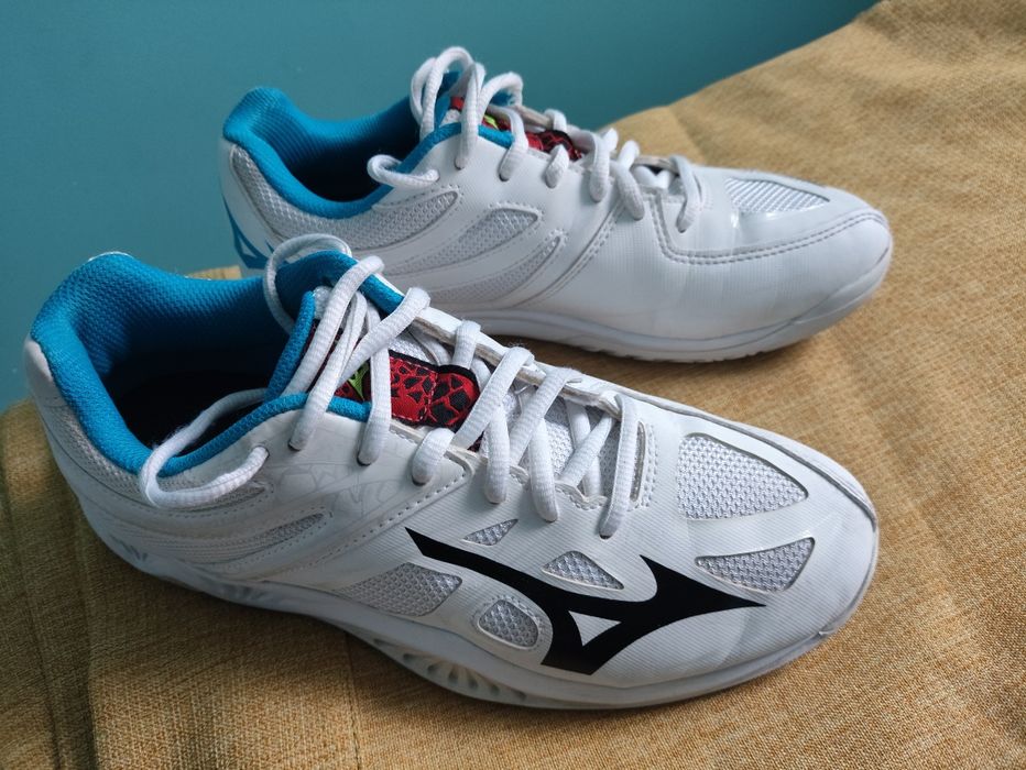 Buty sportowe Mizuno Lightning star jr rozmiar 37, wkładka 23,5 cm