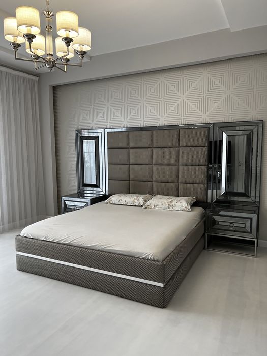 Будинок в районі вул. Буковинської (Беверлі Хіллс.) Є басейн