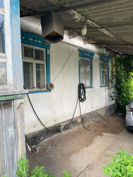 Пів будинку біля річки, вул. Шевченко